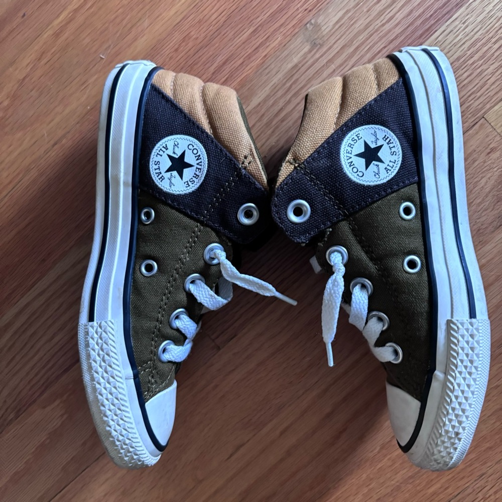Chuck Taylor All Star Axel brown/tan mid-top slip-on sneaker in junior(kid) 13